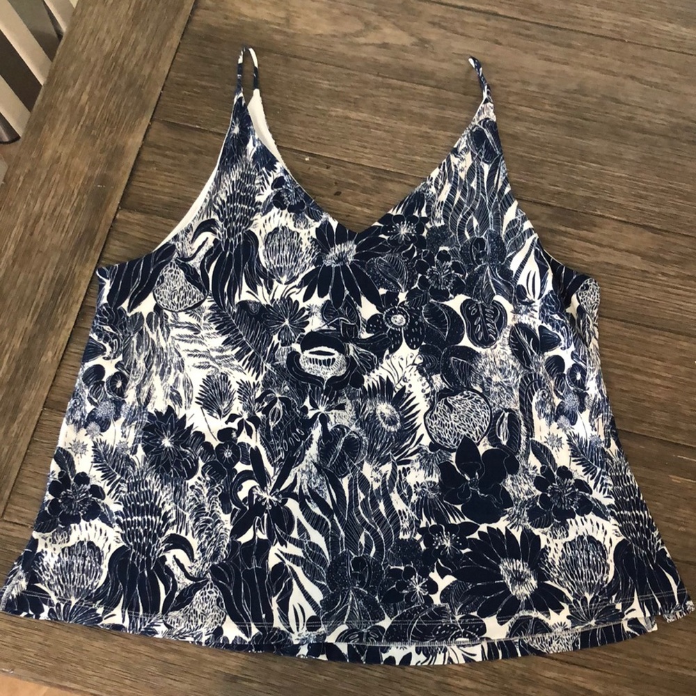 H&M blue and white printed top.